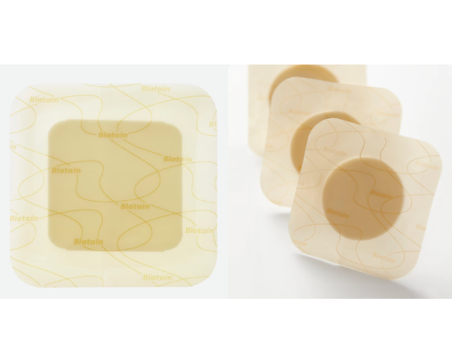 Biatain Medicazione in Schiuma Adesiva 12x12 cm 10 Pezzi
