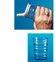 Farmacare Tazza speciale con coperchio e beccuccio